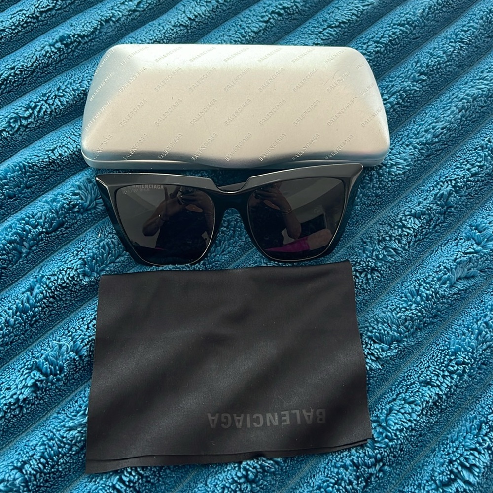 Balenciaga cat eye sunglasses 🕶️🖤
